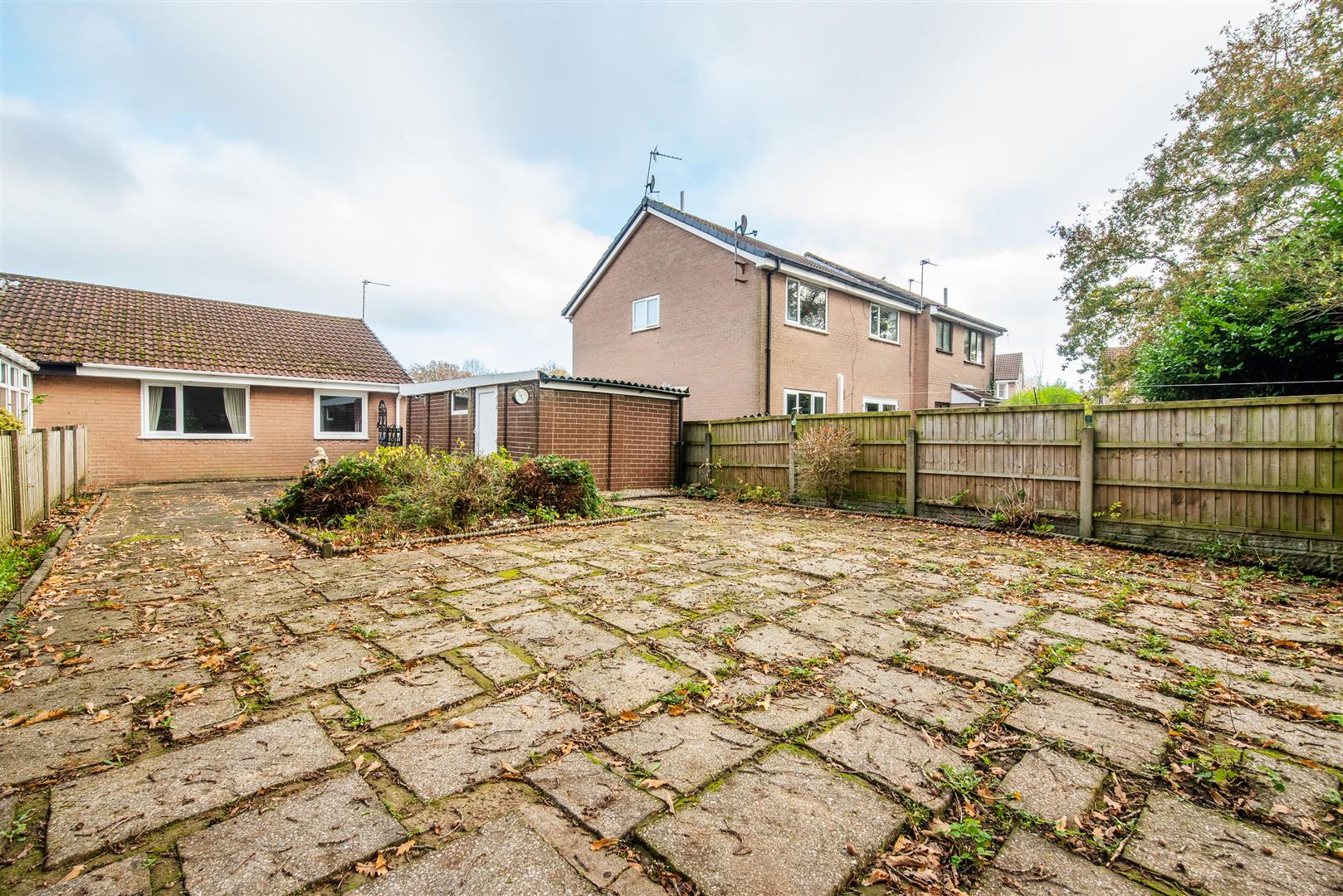 2 bed property in Oak Croft, Chorley